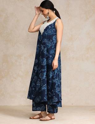 Women Floral Printed Regular Pure Cotton Kurta with Trousers 4
