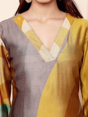 Quirky Printed V-Neck Chanderi Silk Straight Kurta With Trousers 2