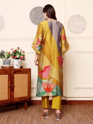 Quirky Printed V-Neck Chanderi Silk Straight Kurta With Trousers 5