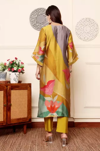Quirky Printed V-Neck Chanderi Silk Straight Kurta With Trousers