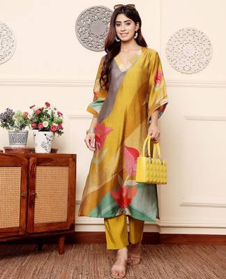 Quirky Printed V-Neck Chanderi Silk Straight Kurta With Trousers 6