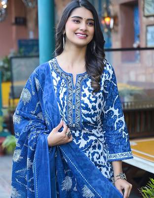 Floral Printed Notch Neck Straight Kurta With Trousers & Dupatta 2