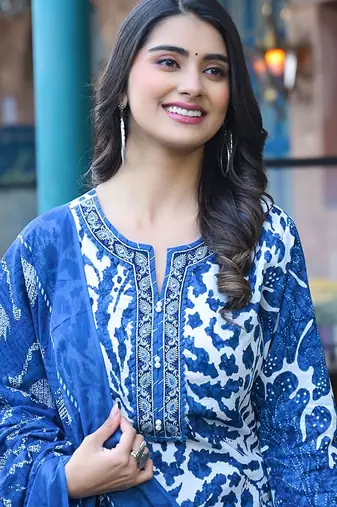 Floral Printed Notch Neck Straight Kurta With Trousers & Dupatta