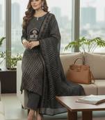 Women Floral Printed Regular Kurta with Trousers & With Dupatta
