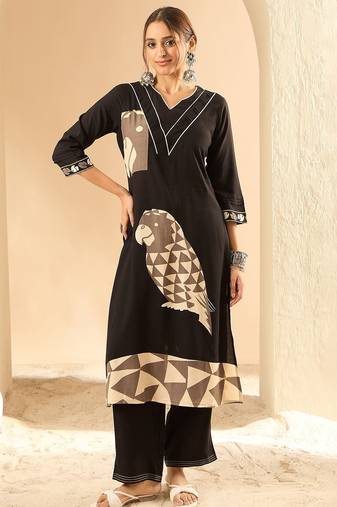 Women Printed Regular Kurta with Trousers