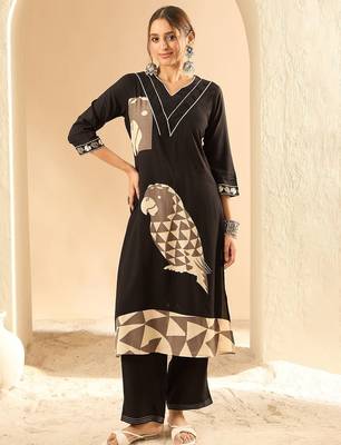 Women Printed Regular Kurta with Trousers 5