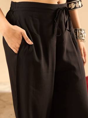 Women Printed Regular Kurta with Trousers 7