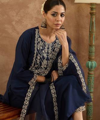 Women Embroidered Regular Thread Work Kurta with Trousers & Dupatta 2