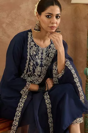 Women Embroidered Regular Thread Work Kurta with Trousers & Dupatta