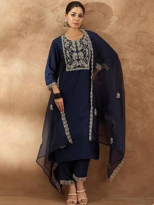 Women Embroidered Regular Thread Work Kurta with Trousers & Dupatta 3
