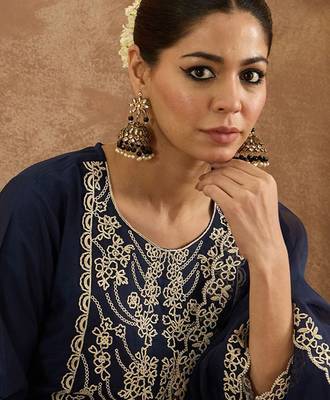 Women Embroidered Regular Thread Work Kurta with Trousers & Dupatta 4
