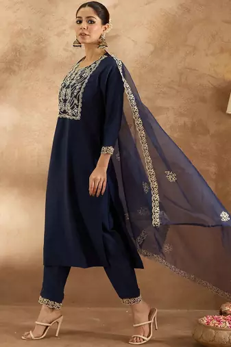 Women Embroidered Regular Thread Work Kurta with Trousers & Dupatta