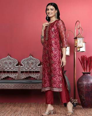 Maroon Floral Printed Beads and Stones Straight Kurta with Trousers & Dupatta 6
