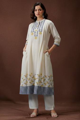 Women Printed Regular Kurta with Trousers & With Dupatta