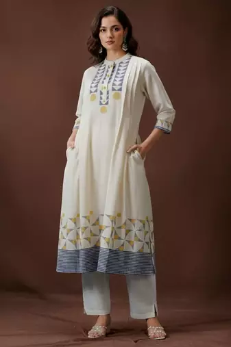 Women Printed Regular Kurta with Trousers & With Dupatta