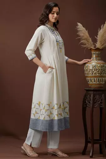 Women Printed Regular Kurta with Trousers & With Dupatta