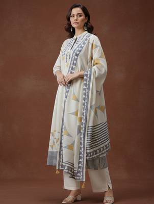Women Printed Regular Kurta with Trousers & With Dupatta 4