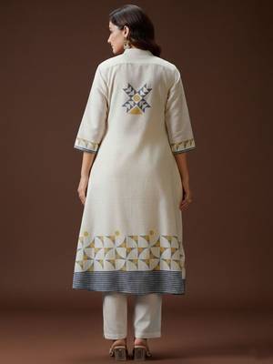 Women Printed Regular Kurta with Trousers & With Dupatta 5