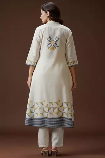 Women Printed Regular Kurta with Trousers & With Dupatta