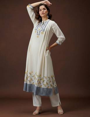 Women Printed Regular Kurta with Trousers & With Dupatta 6