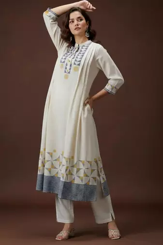 Women Printed Regular Kurta with Trousers & With Dupatta