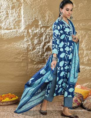 Women Floral Printed Regular Pure Cotton Kurta with Trousers & Dupatta 4