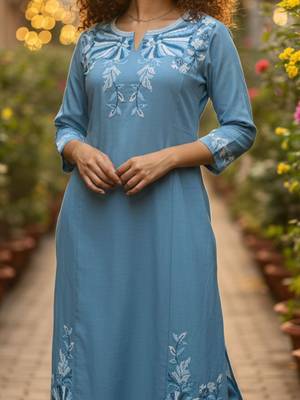 Women Floral Embroidered Regular Thread Work Kurta with Trousers 2