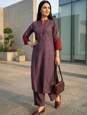 Women Embroidered Regular Thread Work Kurta with Trousers 1