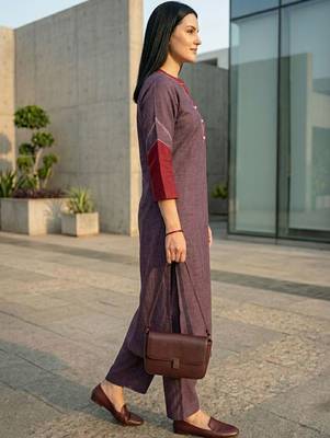Women Embroidered Regular Thread Work Kurta with Trousers 2