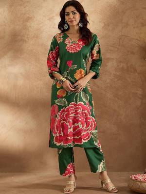 Floral Printed Regular Kurta with Trousers 1