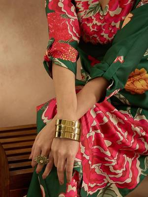 Floral Printed Regular Kurta with Trousers 2