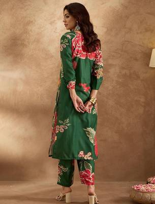 Floral Printed Regular Kurta with Trousers 5