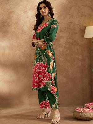 Floral Printed Regular Kurta with Trousers 6