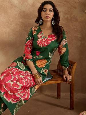 Floral Printed Regular Kurta with Trousers 7