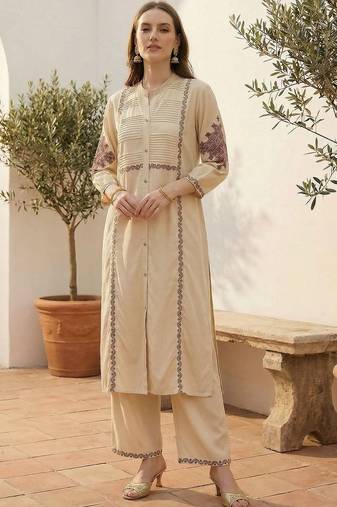 Embroidered Mandarin Collar Kurta Set