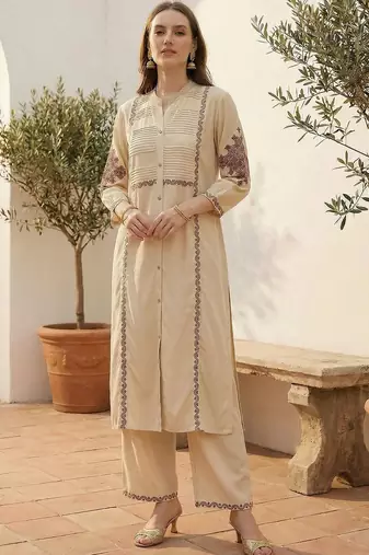 Embroidered Mandarin Collar Kurta Set