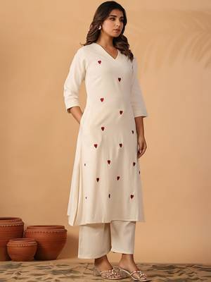 Women Ethnic Motifs Embroidered Regular Thread Work Kurta with Palazzos 1