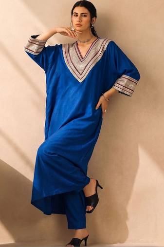 Women Regular Thread Work Kurta with Trousers