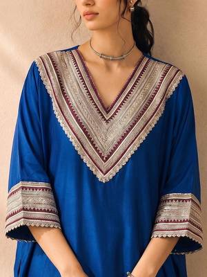 Women Regular Thread Work Kurta with Trousers 2