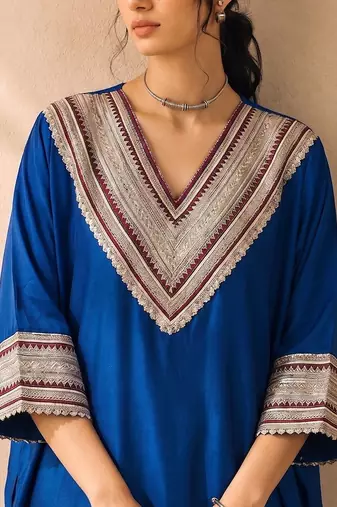 Women Regular Thread Work Kurta with Trousers