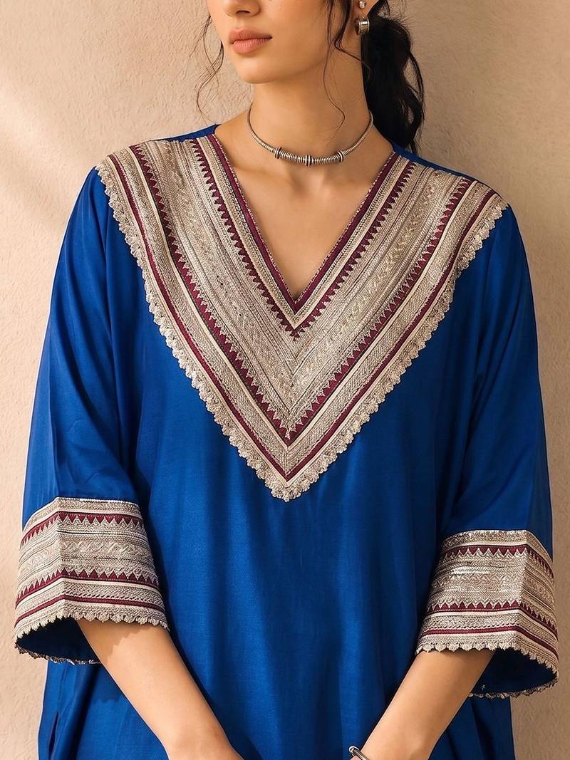 Women Regular Thread Work Kurta with Trousers