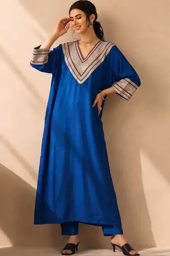 Women Regular Thread Work Kurta with Trousers
