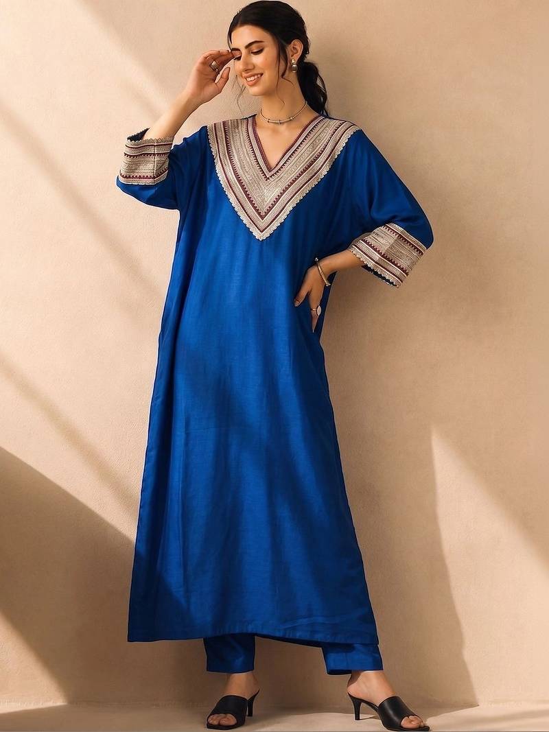 Women Regular Thread Work Kurta with Trousers