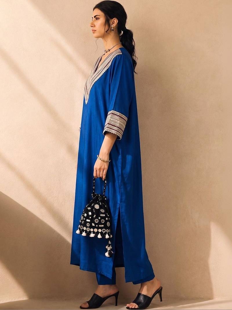 Women Regular Thread Work Kurta with Trousers