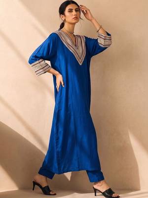 Women Regular Thread Work Kurta with Trousers 5