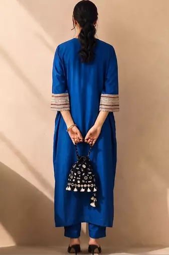 Women Regular Thread Work Kurta with Trousers