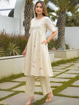 Women Ethnic Motifs Printed Regular Thread Work Kurti with Palazzos 1