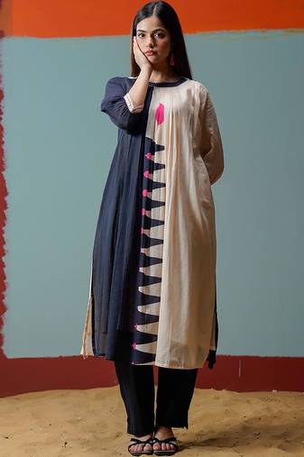 Women Printed Panelled Kurta with Trousers