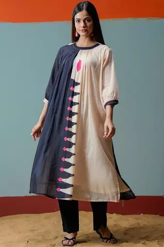 Women Printed Panelled Kurta with Trousers