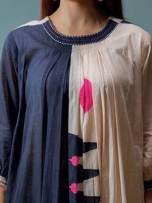 Women Printed Panelled Kurta with Trousers 4